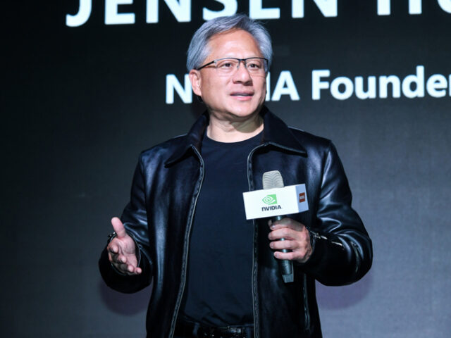 台灣新聞通訊社-黃仁勳X首貼文狂吸3千萬人！20年前舊照被挖出 網驚：越活越年輕