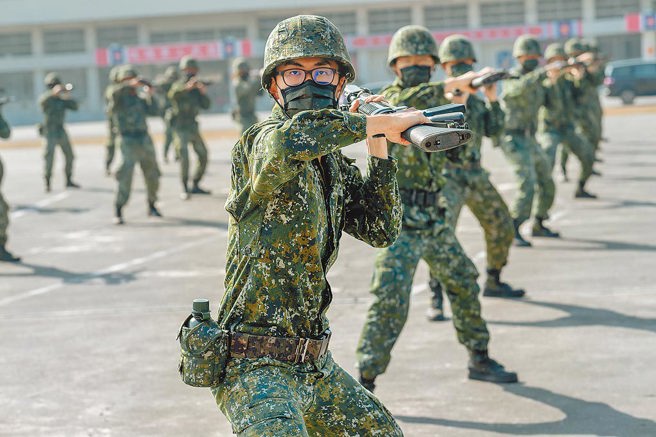 台灣新聞通訊社-戴志揚快評》老子就是有錢!當逃兵、打長官成日常 國軍部隊遲早瓦解