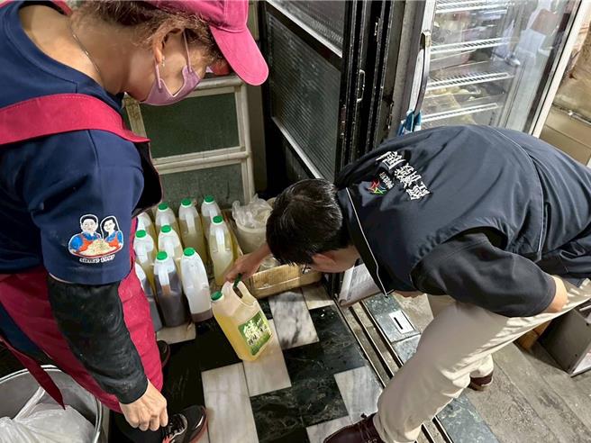 台灣新聞通訊社-中市續追毒油至第三層！已回收5業者、近4萬公斤問題油