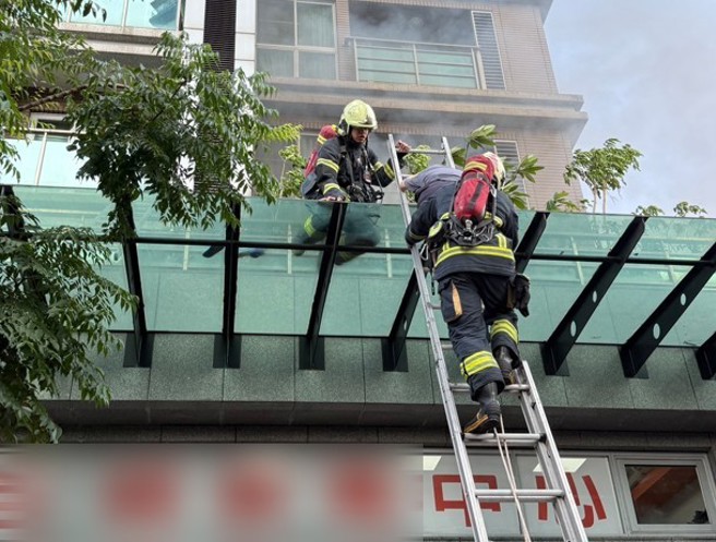 台灣新聞通訊社-快訊》三重環河北路社區大樓火警 3樓起火竄黑煙!住戶驚逃