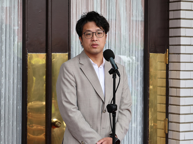 台灣新聞通訊社-沈伯洋出席活動結巴忘詞 陳揮文酸「綠是不是要換人」：別勉強