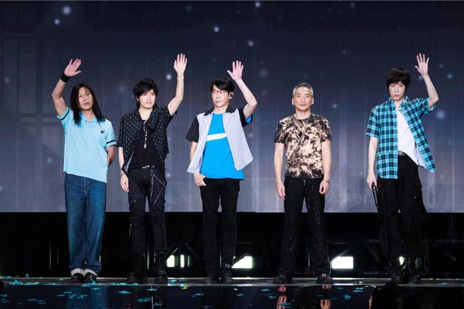 台灣新聞通訊社-巴威強颱襲台！五月天大巨蛋宣布延期　周日確定連唱兩場