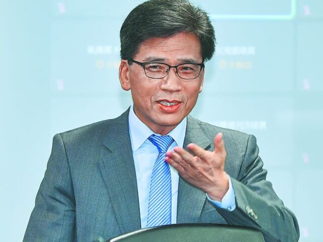 台灣新聞通訊社-郭明鑑兼職案金管會遭疑失靈 彭金隆噴金句「只有監理官沒有老長官」