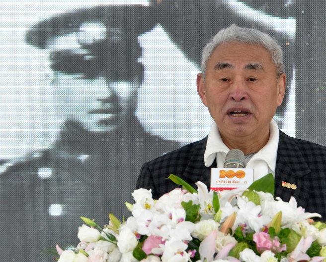 台灣新聞通訊社-空軍烈士公墓長眠一位平民 作家震驚:最溫柔的承諾