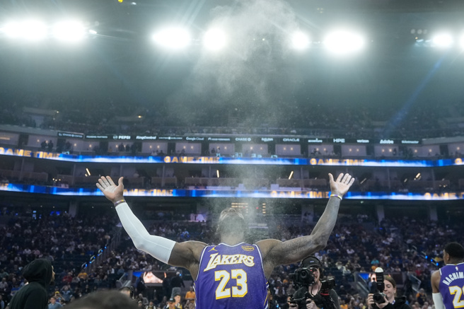 台灣新聞通訊社-NBA》勇士沒望了?詹皇下家將出爐 美媒曝「3選1」