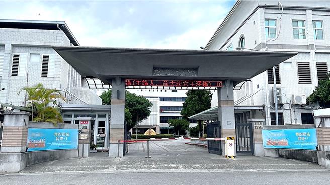 台灣新聞通訊社-一句「師父叫我去拿」躲過竊盜罪！台東男偷椰 揮鋸恐嚇判刑3月監護2年