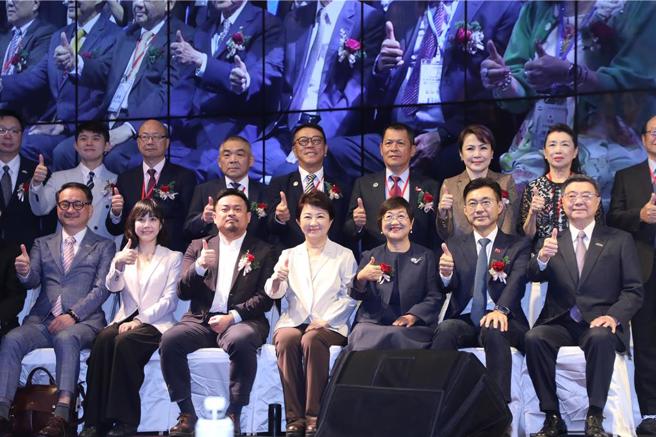 台灣新聞通訊社-卓榮泰赴台中遇民眾嗆下台 徐佳青竟稱「盧秀燕叫的」畫面曝
