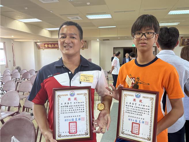 台灣新聞通訊社-東港漁民節盛大表揚63位模範 首設黑鮪魚特優獎成亮點