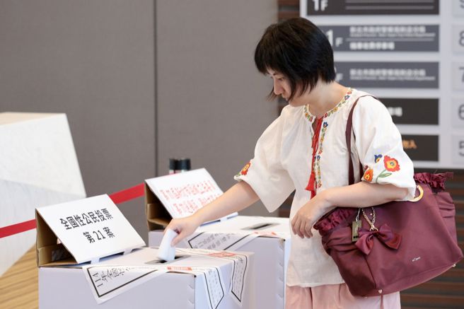 台灣新聞通訊社-確保6公投綁年底選舉 藍白提「成案後1個月投票」 中選會有疑慮