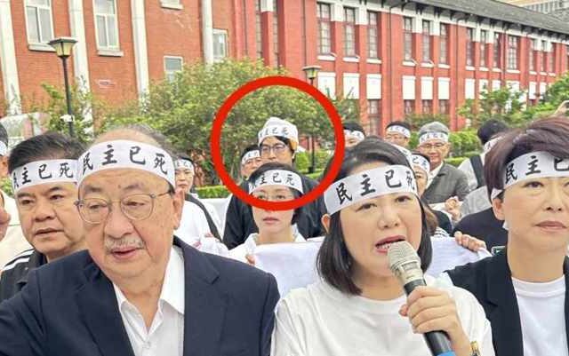 台灣新聞通訊社-解嚴39週年 民進黨喊守護民主 社群噓爆：不是挺戒嚴嗎？