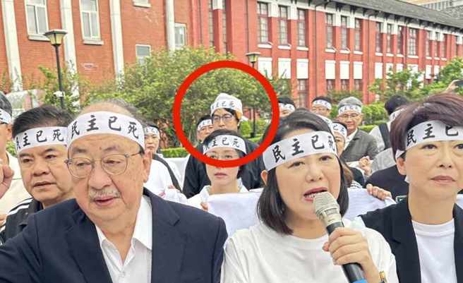 台灣新聞通訊社-解嚴39週年 民進黨喊守護民主 社群噓爆:不是挺戒嚴嗎?