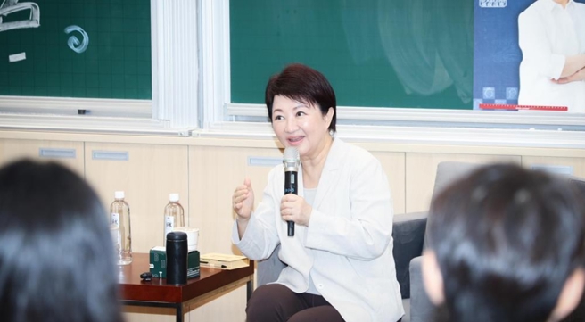 台灣新聞通訊社-卓揆對中市府前倨後恭?郭正亮揭戰術考量:打不過就加入