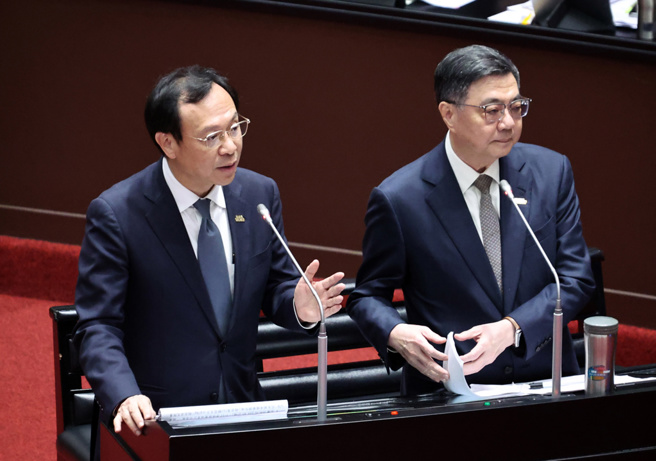 台灣新聞通訊社-盧、蔣轟中央毒油蓋牌 殷瑋掀3日「3行政首長密會」內幕