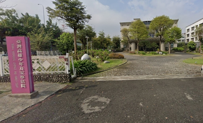 台灣新聞通訊社-年薪百萬 高雄兩線一星副法警長上班睡翻「鼾聲如雷」 考績年年甲等網炸鍋