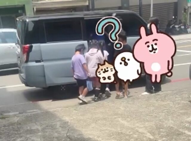 台灣新聞通訊社-補習班交通車超載「狂塞12人」  教育局突襲！下場慘了