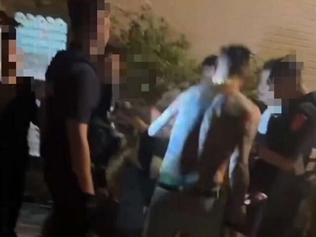 台灣新聞通訊社-「蹦闆」率眾毆人影片2警旁觀   中壢警還原始末：依法送辦