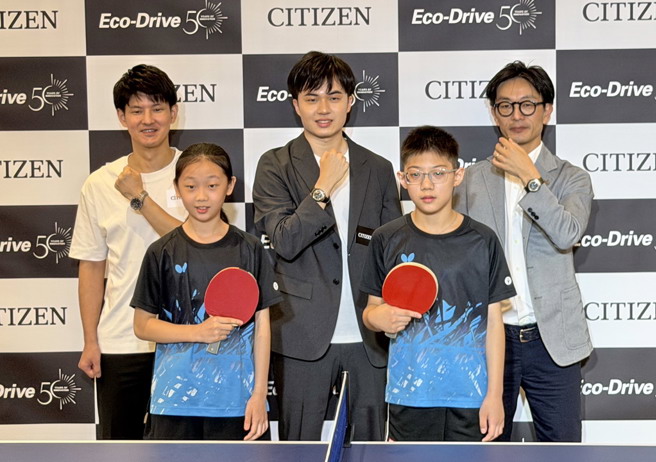 台灣新聞通訊社-桌球》林昀儒西裝帥氣代言CITIZEN 同台明日之星秀球技