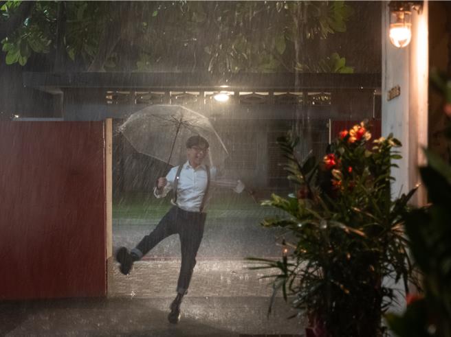 台灣新聞通訊社-派翠克「領便當」又回歸 深夜雨中跳舞超魔幻