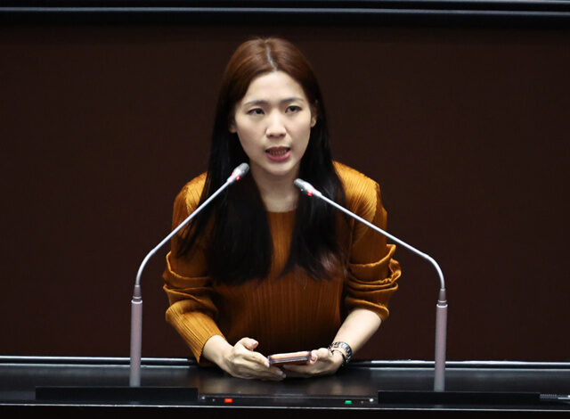 台灣新聞通訊社-徐巧芯喊725上街頭救食安！嗆「吳崢1句話」爆出賴政府真正想法