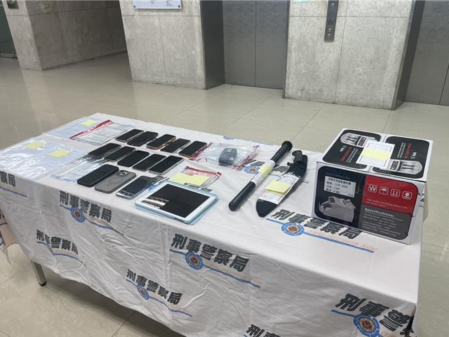 台灣新聞通訊社-慘淪詐團棋子!房仲女遭誘騙「擔任」車手 19人集團金流曝光