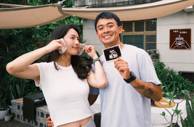 台灣新聞通訊社-67萬旅遊YTR融融升格當爸!甜摟「最美消防妻」嗨喊:忍很久了