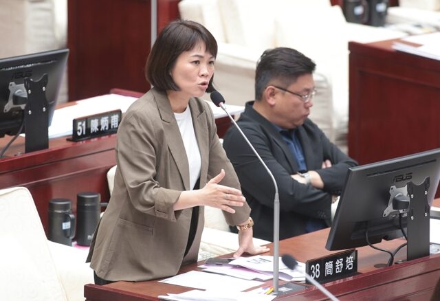 台灣新聞通訊社-蔣萬安酸簡舒培「索資佛地魔」！  公務員控一天要20萬筆資料