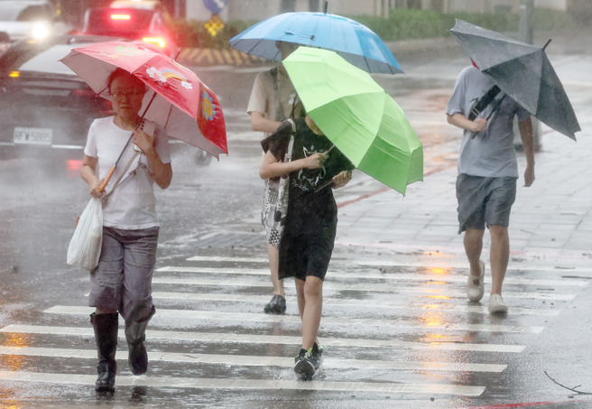 台灣新聞通訊社-天氣》明台北飆36度!午後防大雨 下周有熱帶擾動發展趨勢