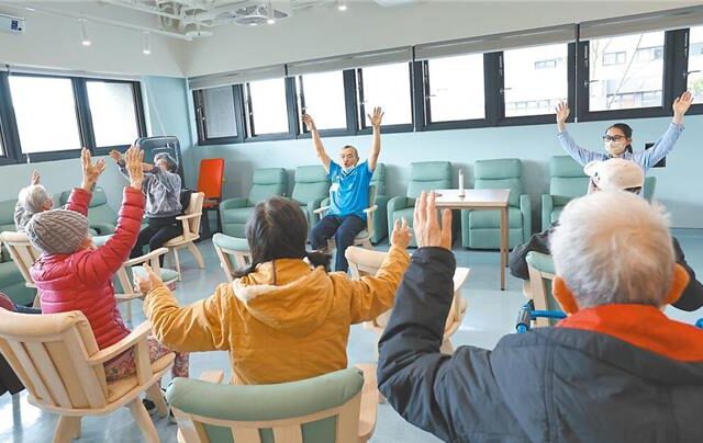 台灣新聞通訊社-長照大缺工！衛福部擬23萬外籍人力、照服員3階段投入