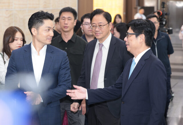 台灣新聞通訊社-蔣點名邁接任閣揆 學者4點解讀：民進黨更喘不過氣