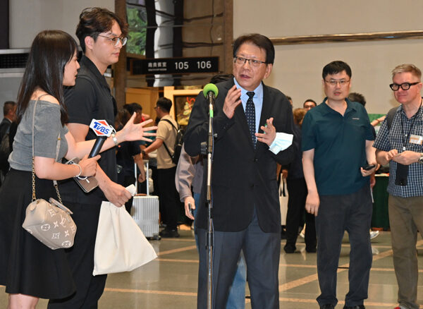 台灣新聞通訊社-不能追訪潘孟安毒油？女記者竟遭青鳥「抹黃」 輿論怒了