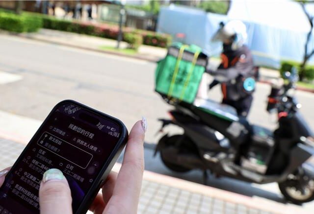台灣新聞通訊社-實測》Uber推免費機車載客首日 「1小時叫嘸車」