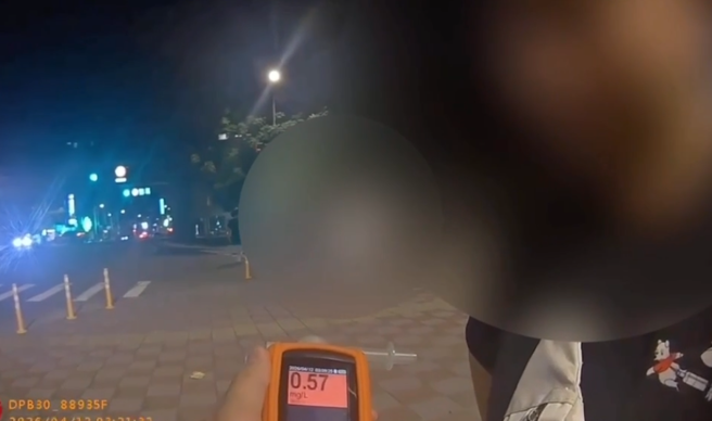 台灣新聞通訊社-16瓶啤酒＋2瓶阿比！女砲兵隔天開車違停遭攔 一吹0.57丟飯碗