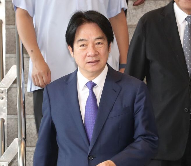 台灣新聞通訊社-殷瑋「早安圖」酸賴清德避答13天 搭7言詩諷:只能肚裡吞