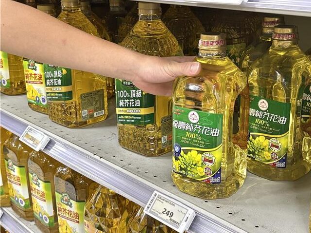 台灣新聞通訊社-食藥署長「壓著業者」吐實情！中聯產3萬噸毒油 3大廠庫存曝