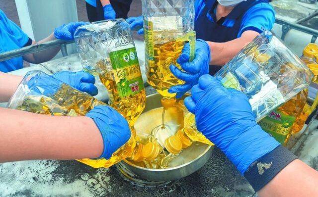 台灣新聞通訊社-政府沒同步  最強菜農憂毒油下腳料恐讓全民淪大型實驗對象
