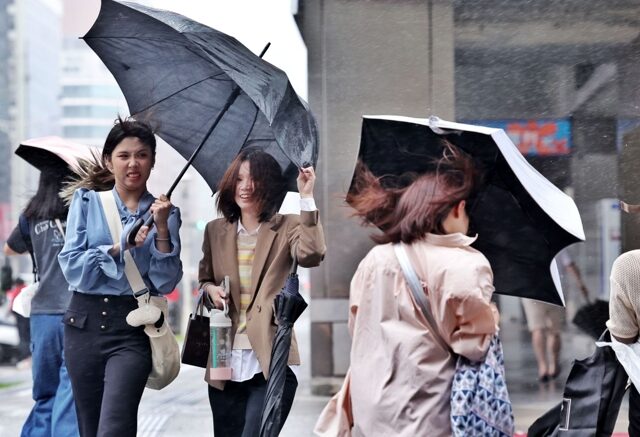 台灣新聞通訊社-快訊》台南明停止上班上課 11日颱風假資訊一次看 3縣市宣布了
