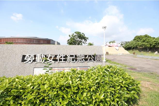 台灣新聞通訊社-解密旗津25淑女墓情侶禁地 一場被集體遺忘的「孤娘」血淚史