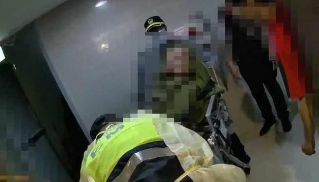 台灣新聞通訊社-電話沒人接！三峽7旬獨居翁失聯2天 警破門驚見他倒臥房間