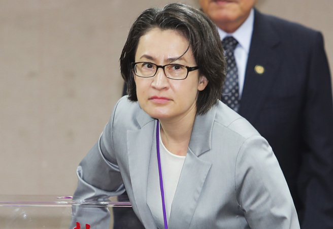台灣新聞通訊社-午安快評》資安遮不住蕭美琴菸酒特權(夏一新)