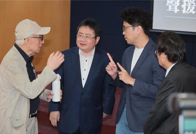 台灣新聞通訊社-曹興誠、沈伯洋同台 謝寒冰酸：大罷免核心團隊全部復活