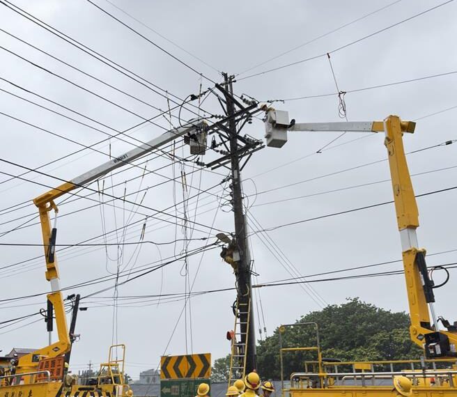 台灣新聞通訊社-巴威颱風來襲 桃園一度破9000戶停電