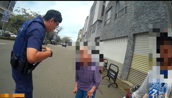 台灣新聞通訊社-阿婆散步失聯急壞家人！警一眼認出身分 1小時內助團圓
