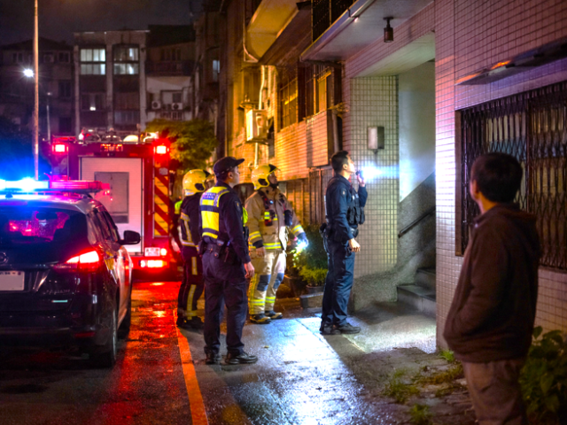 台灣新聞通訊社-這裡失火了！警消深夜急奔撲空　惡作劇代價曝光
