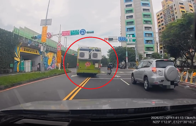 台灣新聞通訊社-驚見公車裝分離式冷氣！   內行人揭用途「原來是這樣」