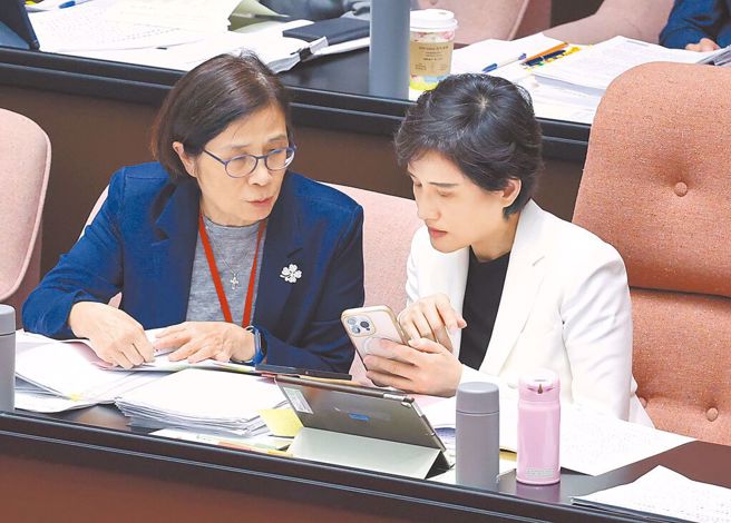 台灣新聞通訊社-楊珍妮霸凌顏慧欣遭免職 陳揮文不忍了:她們到底發生什麼事
