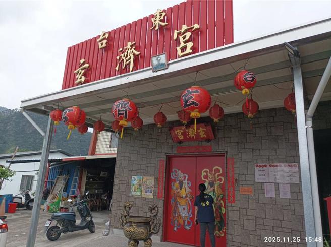 台灣新聞通訊社-越黑越賺?玄濟宮收支明細遭公開 尬電師父鄔馨茹月收超狂數字曝光