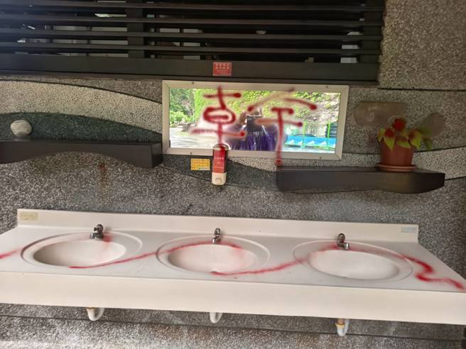 台灣新聞通訊社-國家公園淪畫布？砂卡礑停車場設施遭破壞　新城警逮嫌