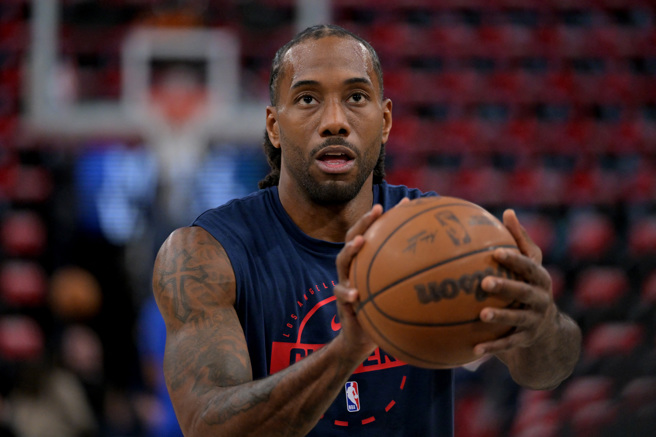 台灣新聞通訊社-NBA》里歐納德重返暴龍！驚天「7換1」交易包裹曝光