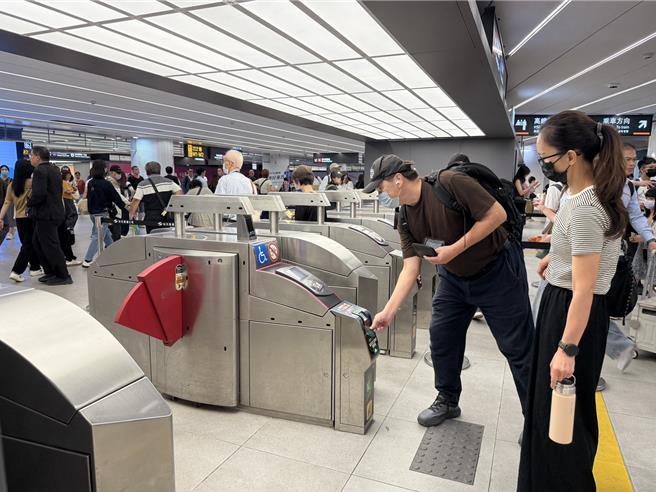 台灣新聞通訊社-北捷開放信用卡進站「身高配置」引關注 設計考量曝光