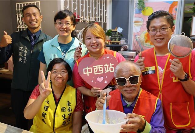 台灣新聞通訊社-華山颱風天關懷獨居老人送物資 平日還教烘焙DIY